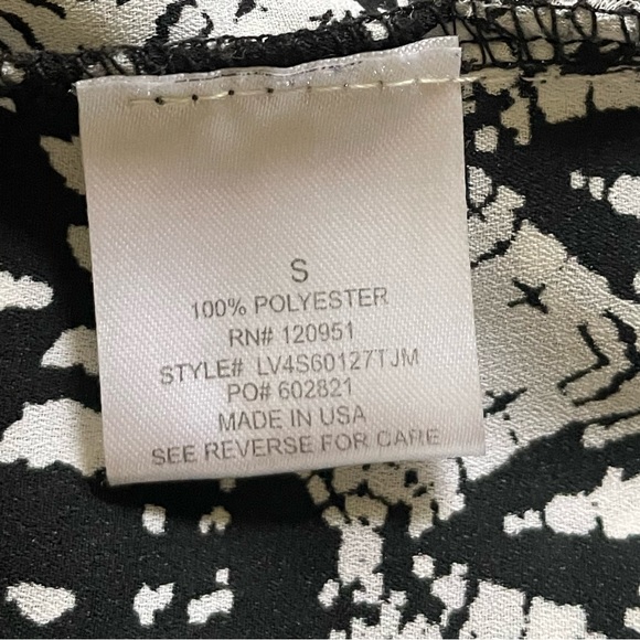 Olive & Oak Sleeveless, V-Neck, Black And White, High Low Blouse Size S - Picture 8 of 8